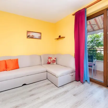 Adria 아파트 로비니