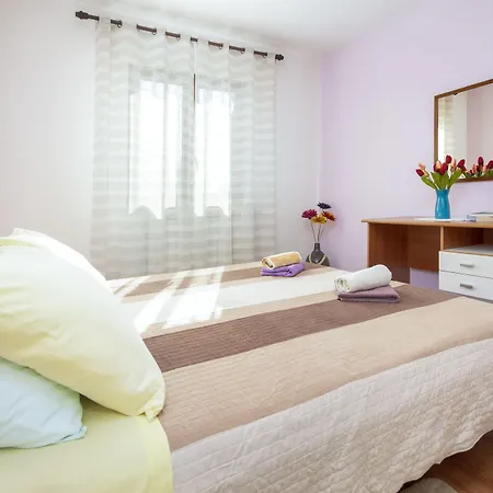 Adria 아파트 로비니