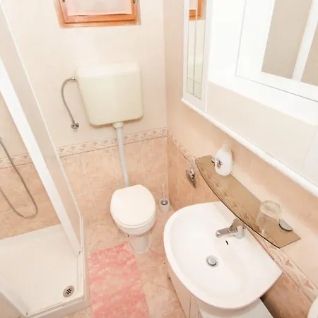 아파트 Adria 로비니